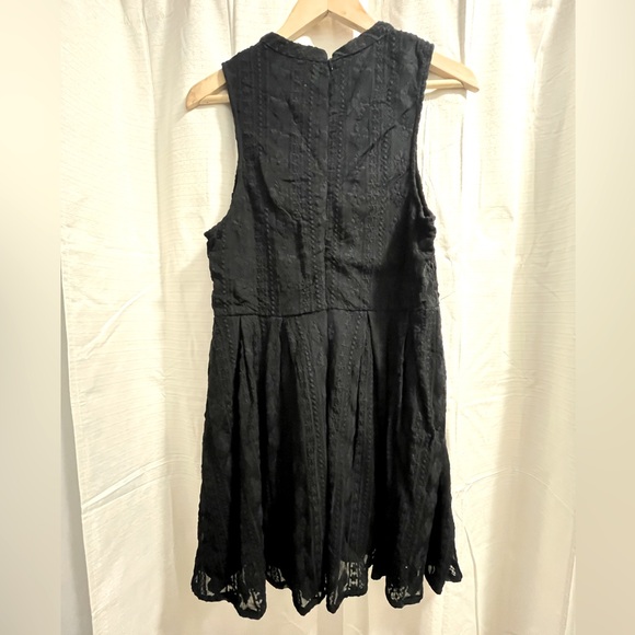 * SOLD * Black Cocktail Dress - Picture 2 of 4